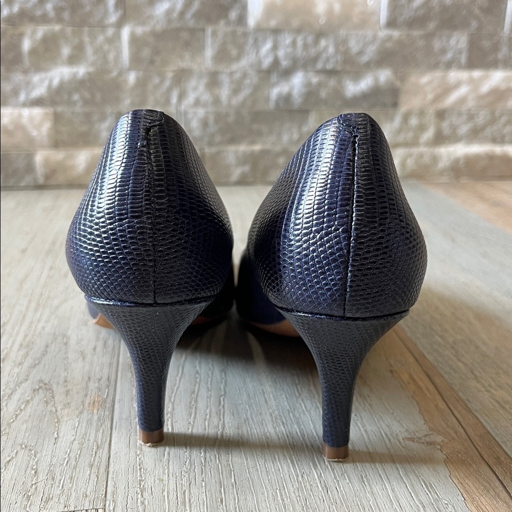Cole Haan Women's Navy Blue Textured 7” Heels Sz 6B Office Career Business Chic - Picture 6 of 10